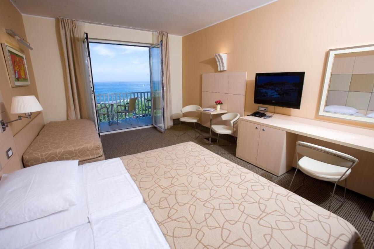 Haliaetum And Mirta Hotel Izola Exterior photo